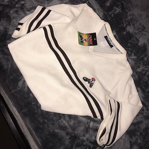 JYNX JEANS White, V Neck Tee. - Picture 1 of 2